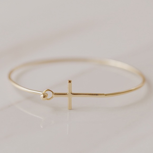 Cross Bracelet | 14k Gold Plated - Picture 2 of 8